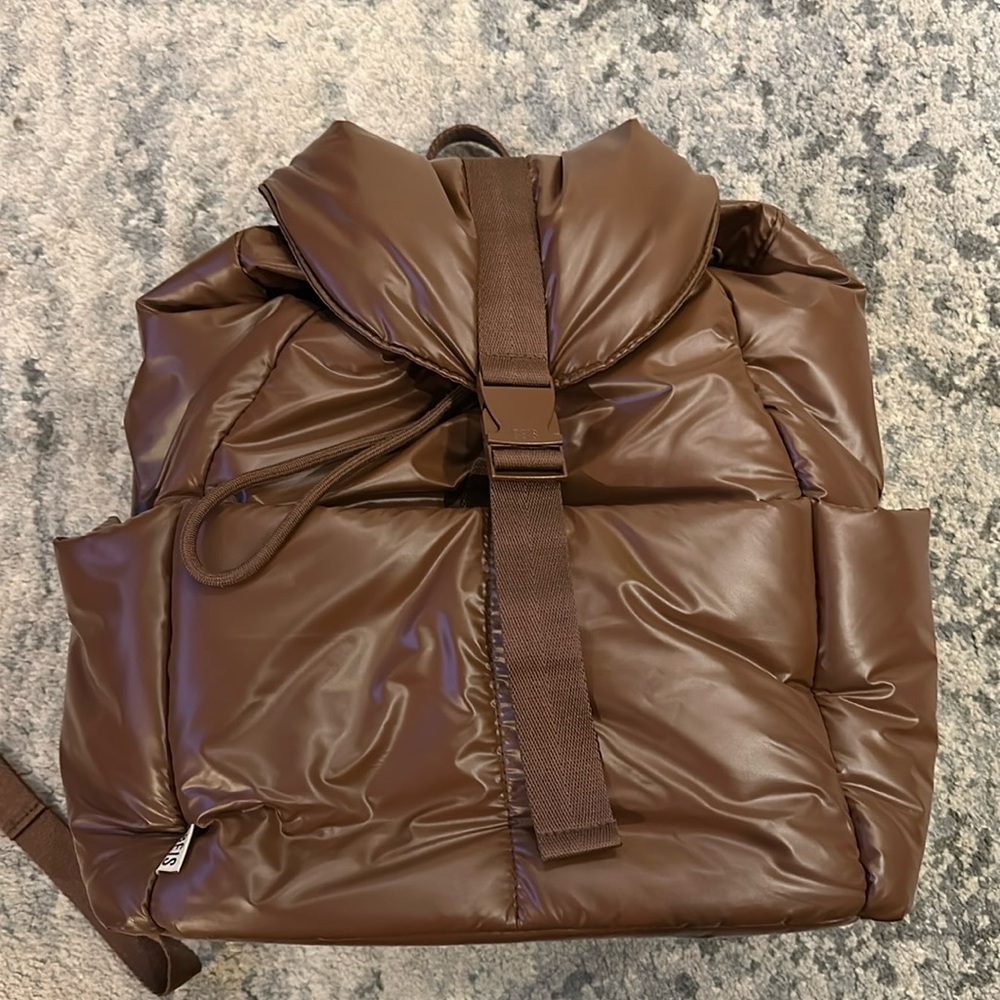 BEIS puffy/puffer backpack in maple in EUC